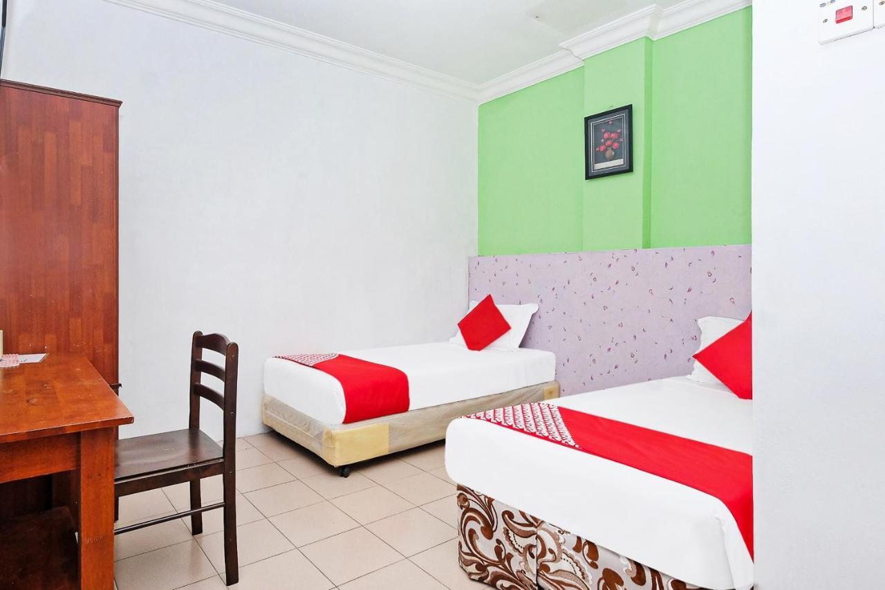 Oyo 850 Gold Star Hotel Chukai Luaran gambar