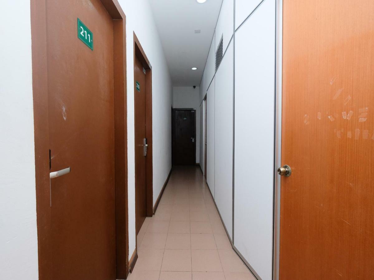 Oyo 850 Gold Star Hotel Chukai Luaran gambar