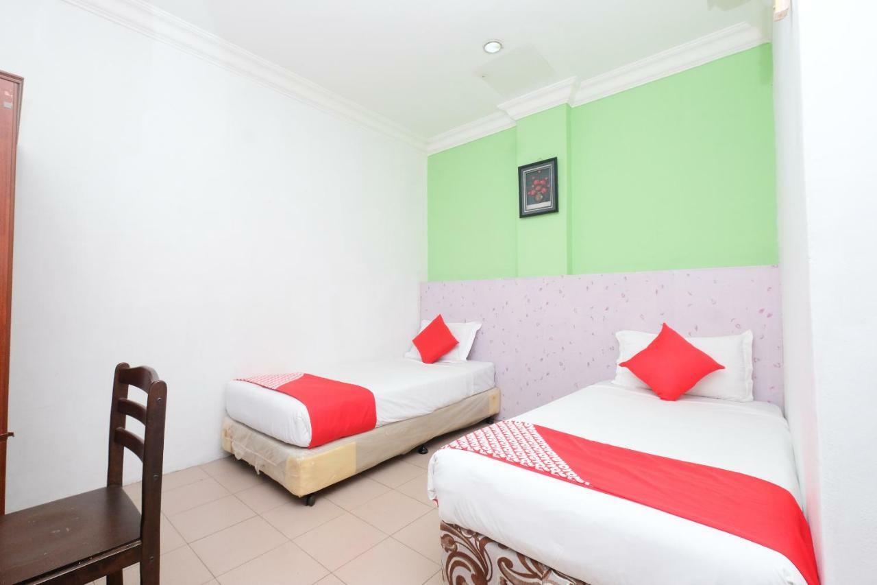 Oyo 850 Gold Star Hotel Chukai Luaran gambar